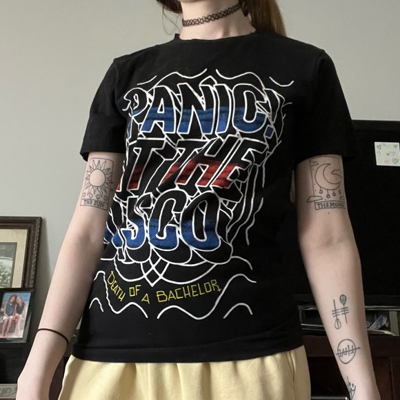 🎸 P!ATD Death of a Bachelor Tee - Picture 2 of 4